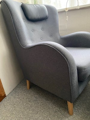Hvilestol, stof, 2 stk læne stole med fodskammel i gråt stof 
Samlet pris 2 stk : 900kr
1 stk : 500k