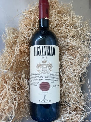 Vin, Tignanello, Tignanello Toscana Antinori 2014
Etiketter helt intakte. 
Flasken har været opbevar