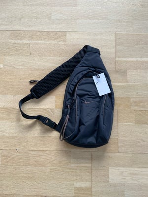 Crossbody, Nike, Nike Sling Bag “Black Ironstone” (8L)

Helt ny og i original indpakning

Kan sendes