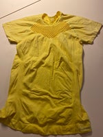 T-shirt, Smart gul sports t-shirt med hulmønster, Hummel