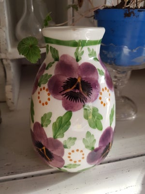 Fajance, Vase, Schramberg majolika, Sød vintage vase med håndmalede blomster. Schramberg majolika. M