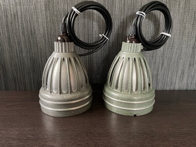 Pendel, Tysk Retro, 2 tyske retro loftslamper / pendler i industrilook. Metal og aluminium. Farve én