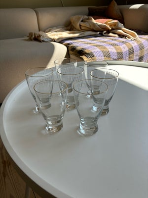Glas, Glas, Sælges hurtigst muligt.

Afhentes på Enghave plads, Vesterbro :)

