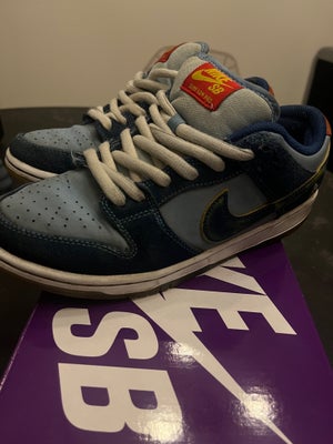 Sneakers, str. 39, Nike SB dunk low pro,  God men brugt, Min søn brugt meget lidt da han vokset hurt