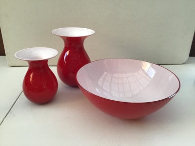 Glas, Vaser og skål, Holmegård, 1 stk. vase rød 21cm høj flot stand, lidt brugsspor indeni. Kr. 250.