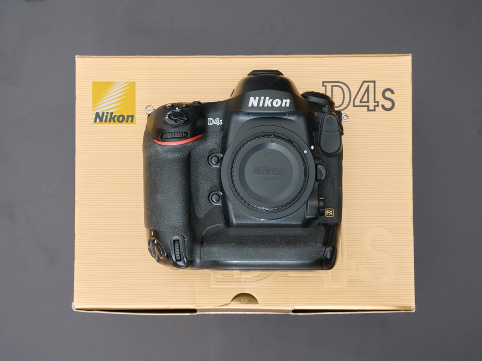 Nikon D4S, God