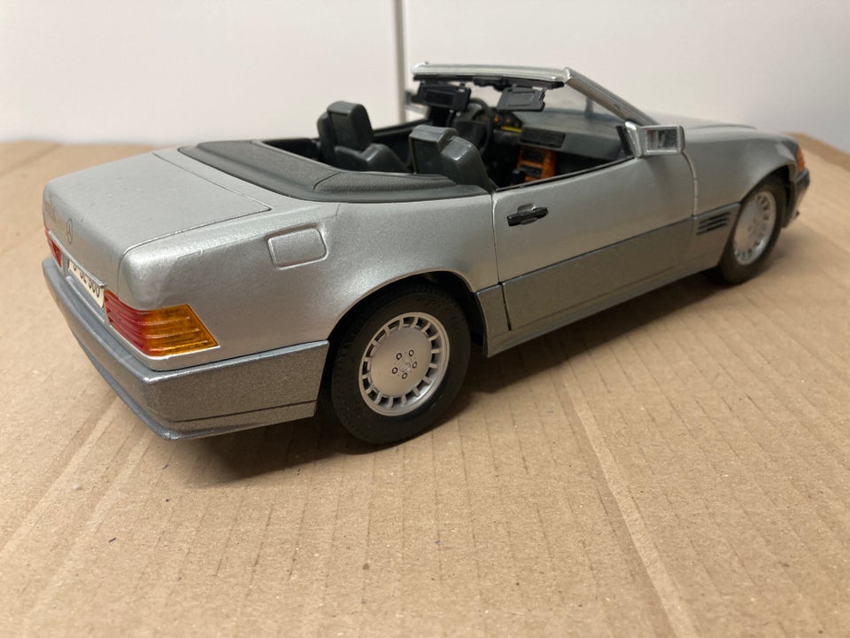 Modelbil, Mercedes 500 SL SL500 1989 1/18, skala 1:18