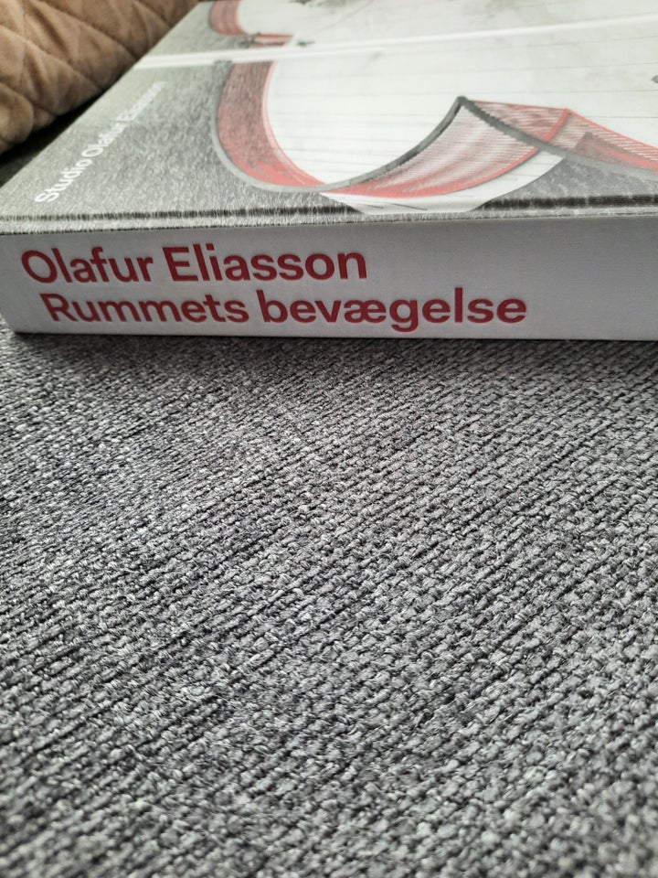 Bøger og blade, Eliasson: Rummets bevægelse