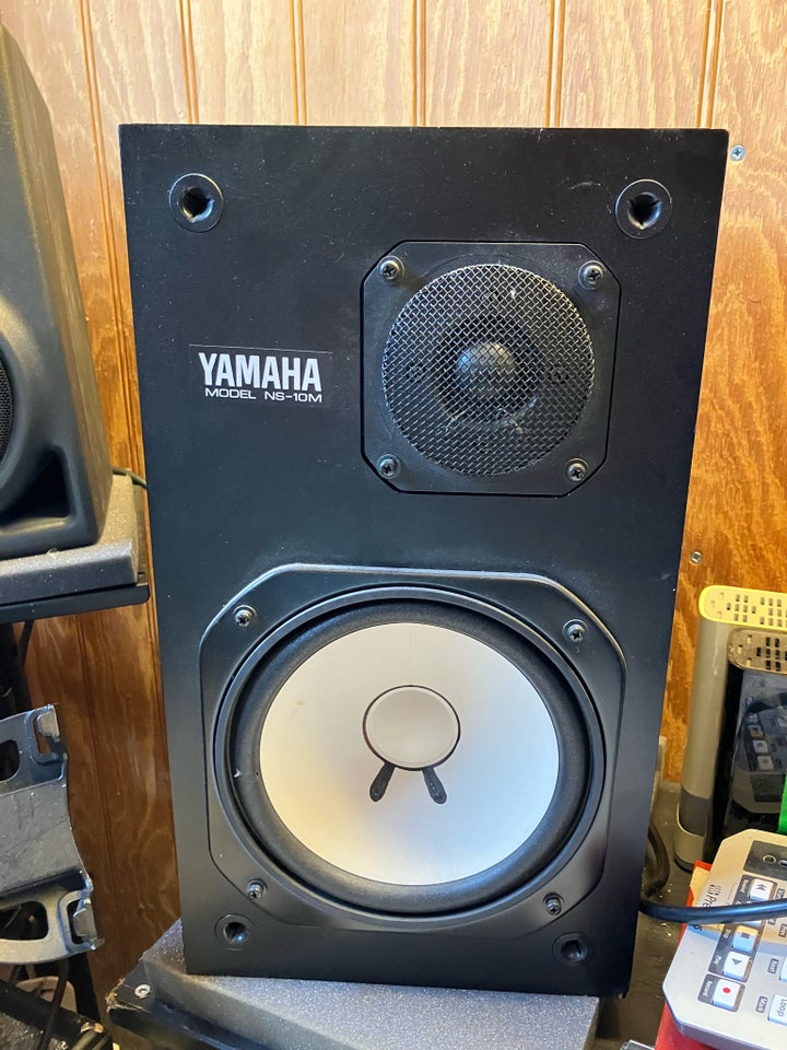 Yamaha NS-10M