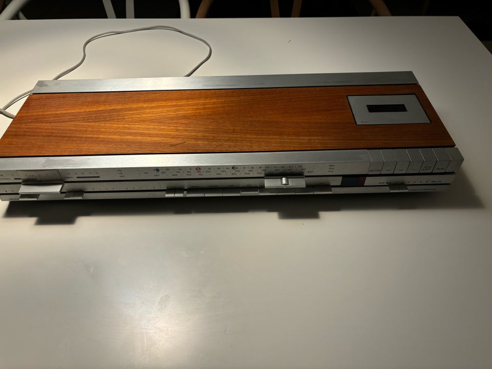 AM/FM radio, Bang & Olufsen, Beocenter 1500