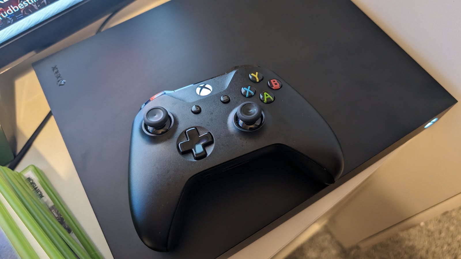 Xbox One X, 1TB med spil, Perfekt