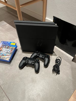 Playstation 4, CUH-1216, Rimelig, 500 gb Playstation 4 med 2 fungerende controllers.
3 spil, Fall ou