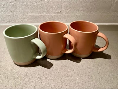 Keramik, Krus, DAY USEFUL EVERYDAY, 3 krus.
1 i mint-grøn, 2 i lyserød/laksefarvet.
Samlet pris.

Be