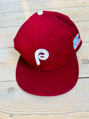 Cap, New Era , str. 57,5,  Rød ,  God men brugt, Major League Baseball cap / kasket fra New Era fra 