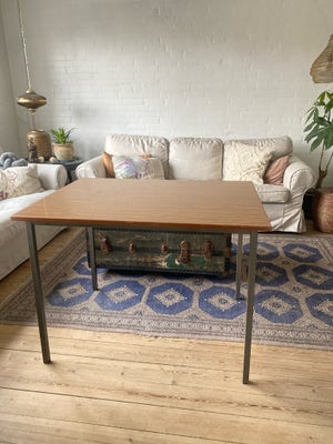 Bord, Mega fedt gammelt skolebord med stålramme og teak finer/laminat bordplade. Kan bruges til skri