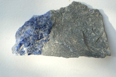 Smykker og sten, Rå sodalit, Krystal

Vægt: ca 30 g

Størrelse; ca 4 x 7 cm - se billeder

VIrkelig 