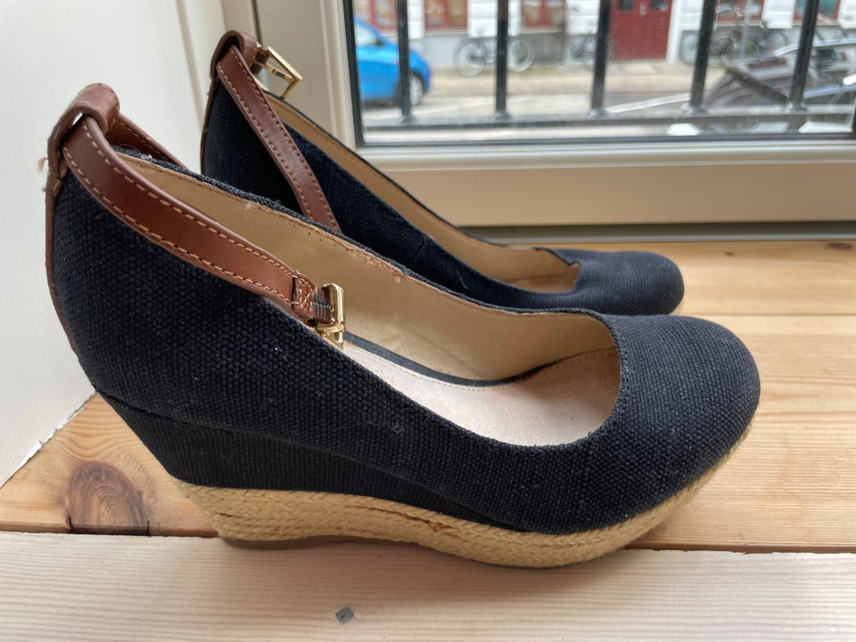 Pumps, str. 36, Flere