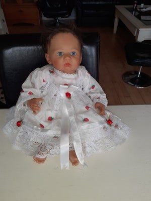 Reborn, Hej vi har denne super søde Reborn dukke til salg, hun vejer 1400 g og er ca 50 cm lang. Hun