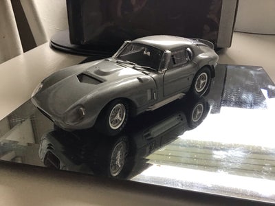 Modelbil, SHELBY COLLECTIBLES  COBRA DAYTONE COUPE, skala 1:18, COBRA DAYTONA COUPE 1965 , flot og l