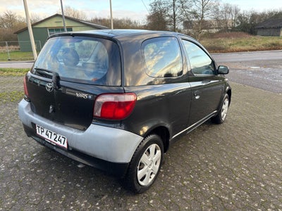 Toyota Yaris, 1,0 Luna, Benzin, 1999, km 191000, sort, ABS, airbag, 3-dørs, centrallås, startspærre,