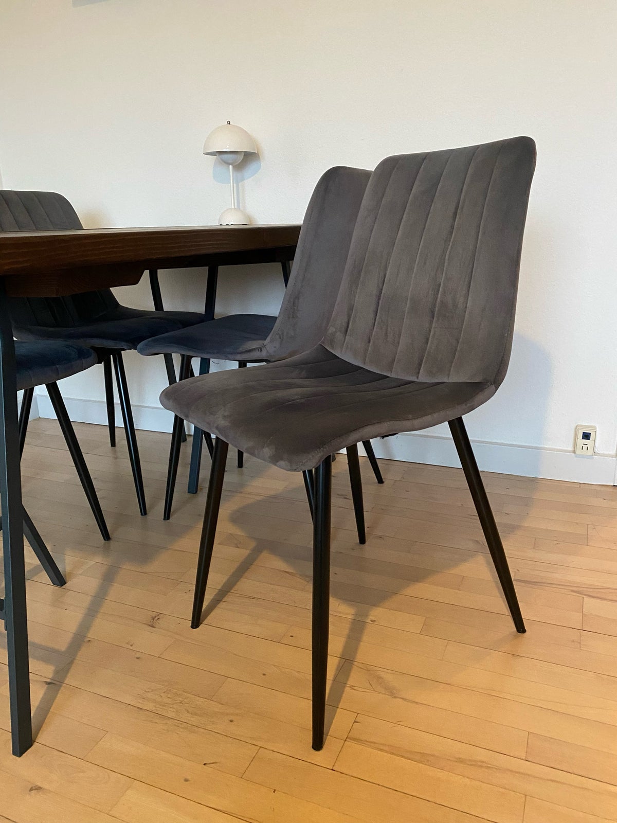 Spisebord m/stole, Træ, velour og stål