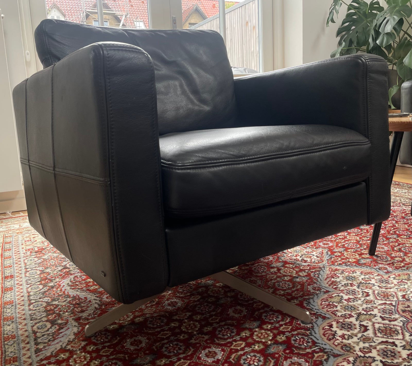 Lædersofa + 2 stole i sort semianalin læder