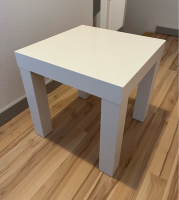 Sidebord, Lack, b: 35 l: 35 h: 35, Pænt lille bord fra Ikea - få mdr. gl. Er som nyt
25kr