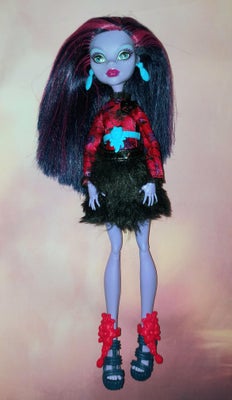 Andet, Monster High Gloom bloom Jane Boolittle, Denne dukke er i brugt ren stand :)

Tjek også mine 