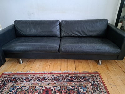 Sofa, læder, 3 pers., En 3 pers. (210 cm). Den er 82 cm dyb. I god stand. Ingen synlige fejl. Den st