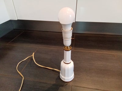 Lampe, Heiberg, 1 stk. gammel Heiberg lampe som virker med afbryder på fatning og ledning. Billede 1