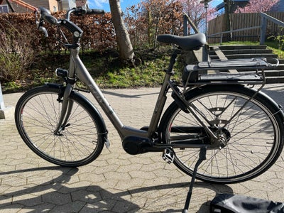 Damecykel,  E-FLY, 56 cm stel, 7 gear, Elcykel med cykeltaske og cykelcover sælges. 
Cyklen har en l