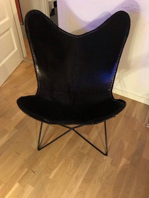 Læderlænestol, læder, Flagermus stol med sort stel.