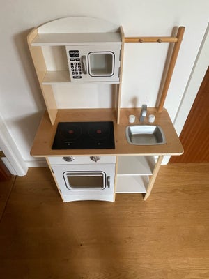 Køkken, Legekøkken, Happy House, Legekøkken med ovn, kogeplade, mikroovn og håndvask, samt forskelli
