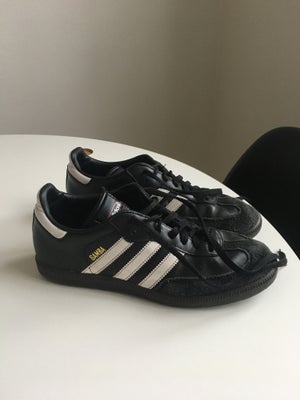 Sneakers, str. 42, Adidas Samba,  God men brugt, Brugte, men har stadig meget i sig