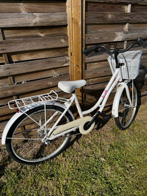Pigecykel, classic cykel, X-zite, 24 tommer hjul, 3 gear, >>> INGEN MOBILEPAY <<<

Hvid pigecykel i 