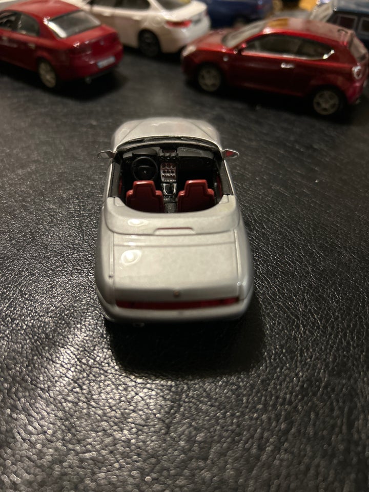 Modelbil, Minichamps Alfa gtv spider 2003, skala 1/43