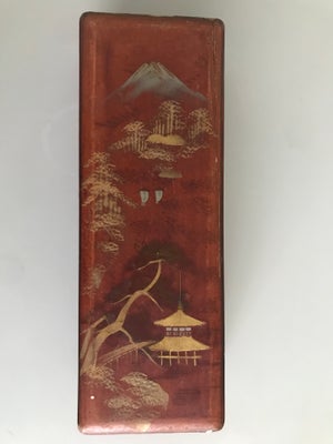 Japansk trækasse , Ukendt, Virkelig fin antik trækasse (muligvis) af mahogni 
Super fint mønster med