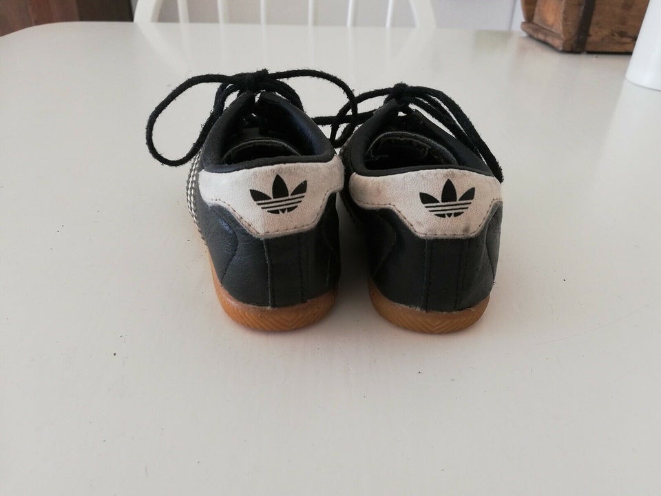 Sneakers, str. 23, Adidas