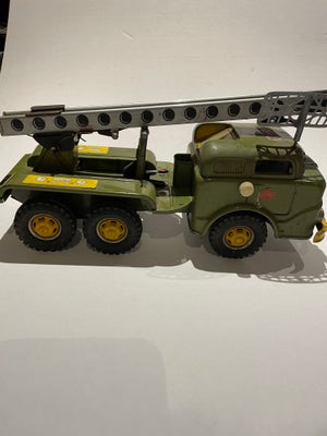 Modellastbil, Gama, Gl. GAMA militær lastbil i blik, med raketaffyringsrampe. Den har friktionsmotor