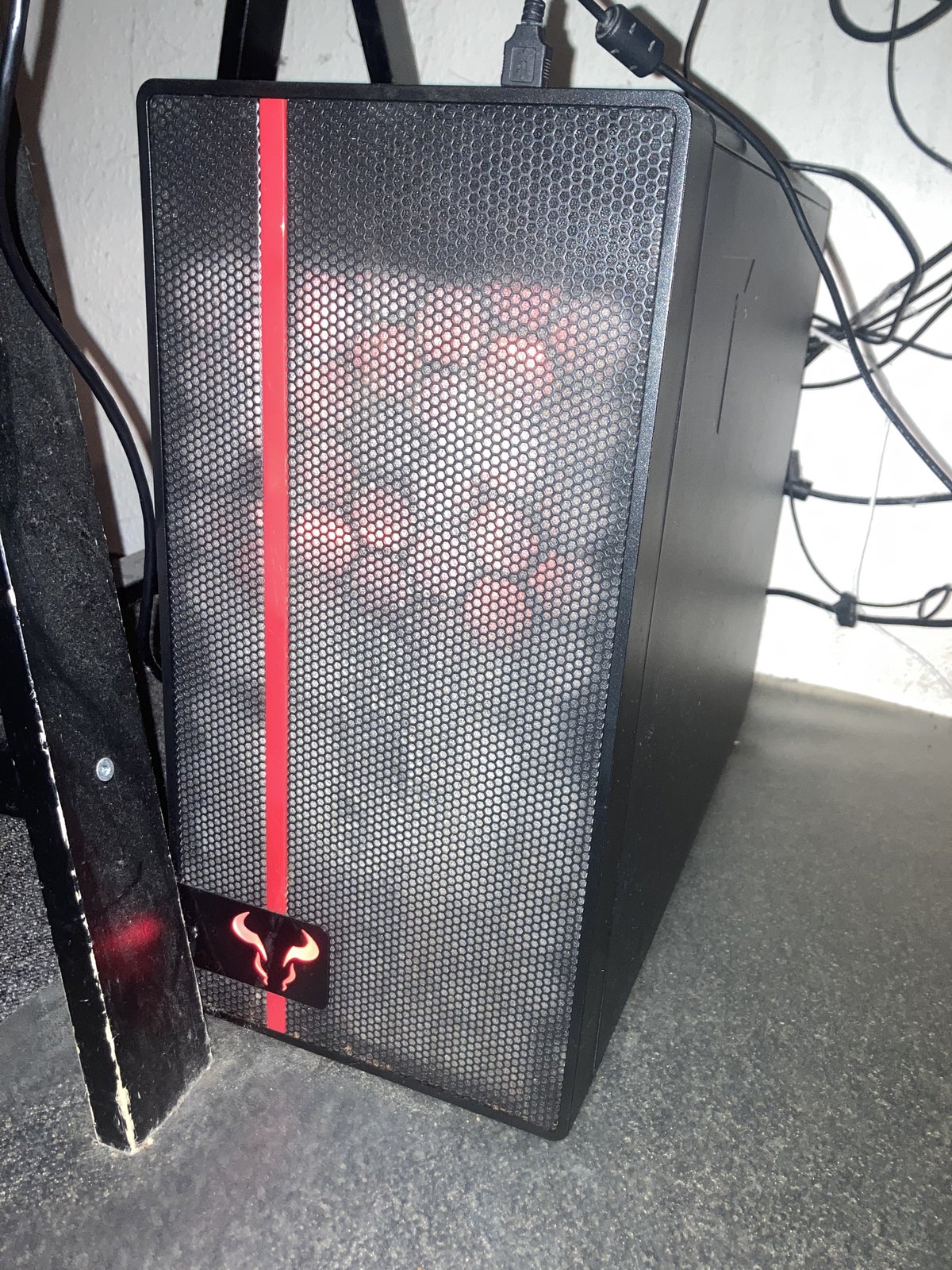 Gaming computer i god stand
