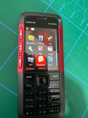 Nokia RM-303, God, Virker som den skal.

Kommer med oplader og headset

Er i Kolding, kan sendes til