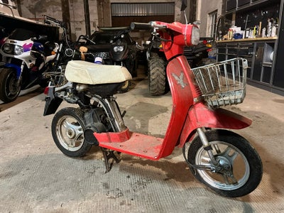 Honda Melody Mini NT50, 1982, 100 km, Rød, Org Melody
Sælges som mildt projekt
Kan starte, men mangl