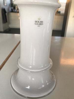 Glas, Vase, Holmegård, Fin og velholdt. Opalglasvase fra Holmegård. Måler 23 cm i højden
