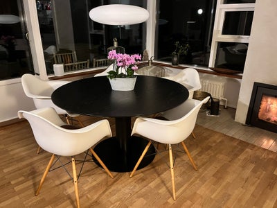 Spisebord, Sort base, sort aske semi mat, Gubi, b: 130, Købt i 2021 fra Casanova ,
Gubi 2.0 dining t