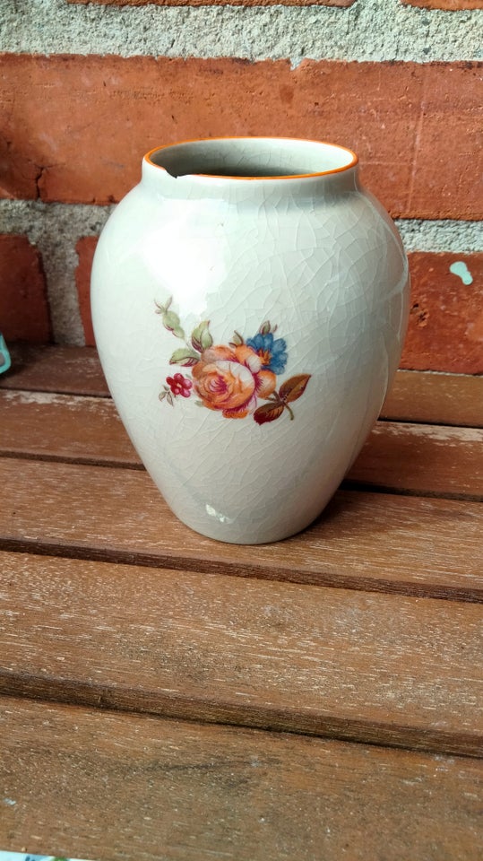 Vase, Lyngby Porcelæn Danmark, motiv: Blomster