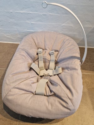 Højstol, Tripp trapp, Stokke Trip Trap newborn.
Nyere model med 2 positioner. I god stand.
Befinder 