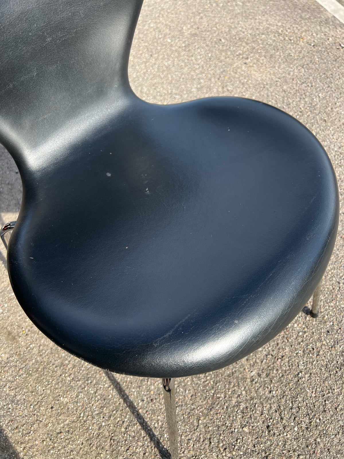 Arne Jacobsen, stol, 7’er i sort læder