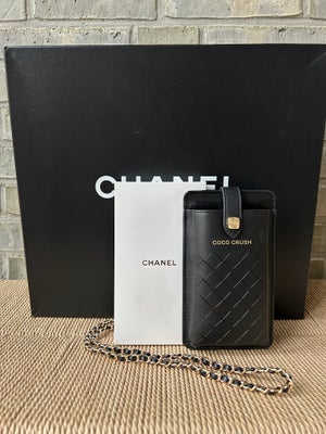 Crossbody, Chanel, læderlook, Coco Crush mobilholder fra Chanel

VIP gave givet til trofaste Chanelk