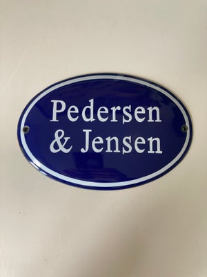 Emalje skilt, Hedder du Pedersen & Jensen ?
Så får du her et fint emaljeskilt i blå/hvide farver.
Fr