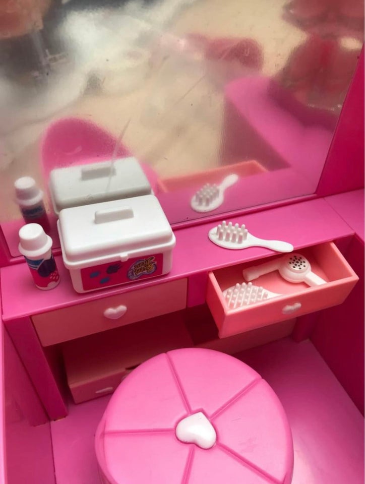 Dukker, “Barbie” Frisørsalon/make-up bord